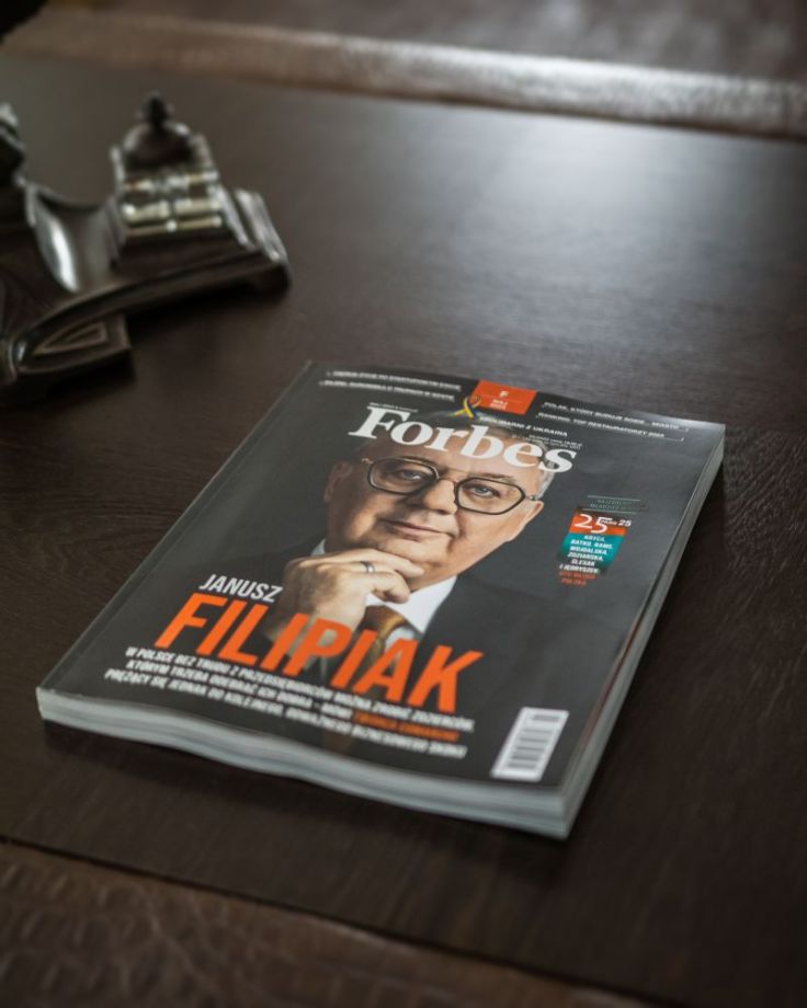 Profesor Janusz Filipiak na majowej okładce „Forbes”