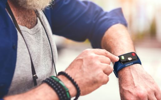 Kolejni seniorzy z Bransoletkami Życia! Telemedycyna Comarch w gminie Jedlina-Zdrój i Głuszyca