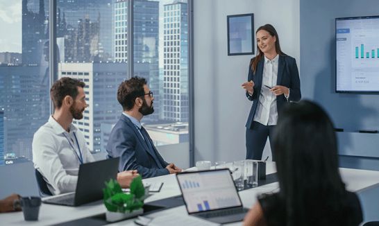 Kluczowe wskaźniki efektywności w dziale produkcji, o ich znaczeniu i efektywnej wizualizacji